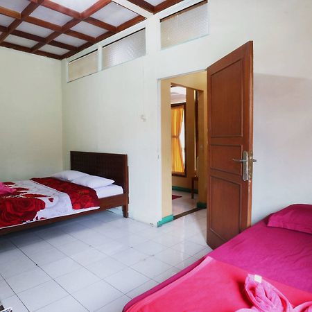 Hotel Arjuna Cisarua Exterior photo